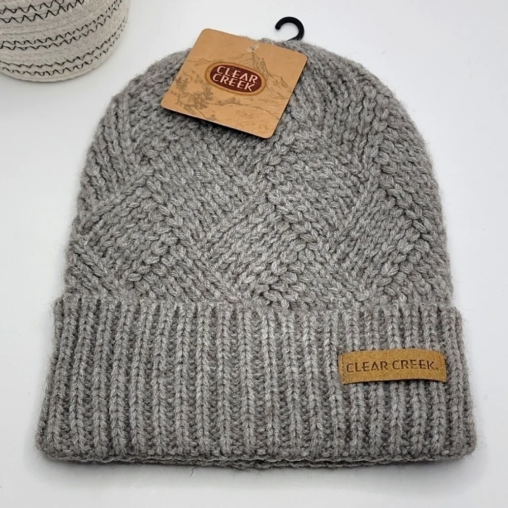 Bohemian | cozy grey monochrome cable knit minimalist beanie | NWT